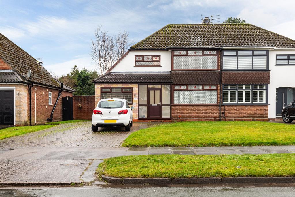 Edward Drive, AshtonInMakerfield, WN4 3 bed semidetached house £
