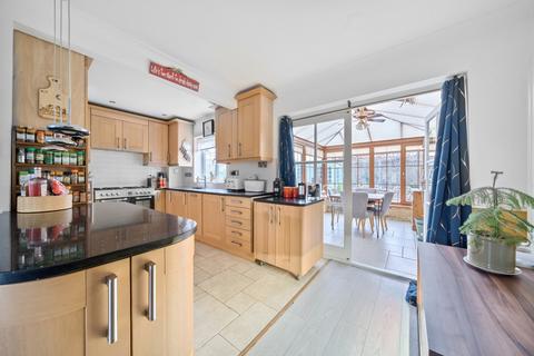 8 Farm Close, Byfleet, West Byfleet, KT14 7PT