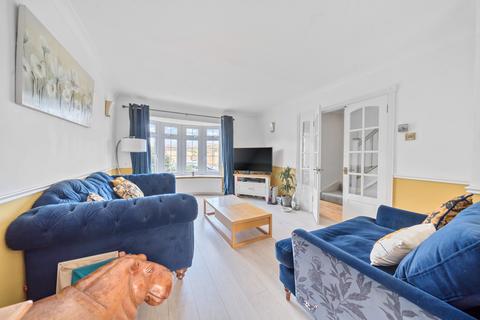 8 Farm Close, Byfleet, West Byfleet, KT14 7PT