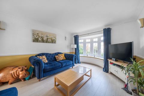 8 Farm Close, Byfleet, West Byfleet, KT14 7PT