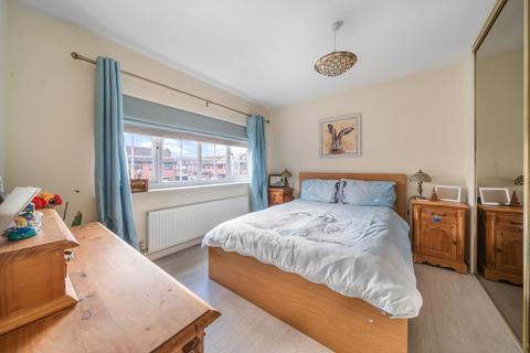 8 Farm Close, Byfleet, West Byfleet, KT14 7PT