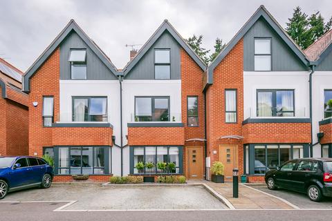 4 bedroom terraced house for sale, Chestnut Avenue, Guildford, GU2