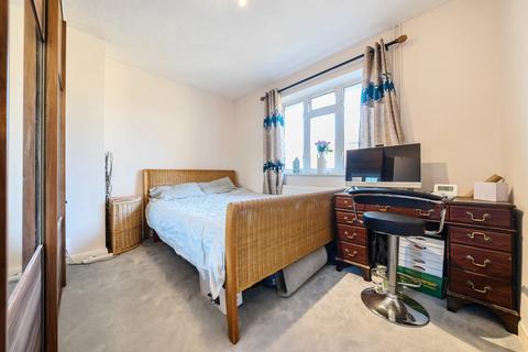 38 Roundhill Way, Guildford, GU2 8HP