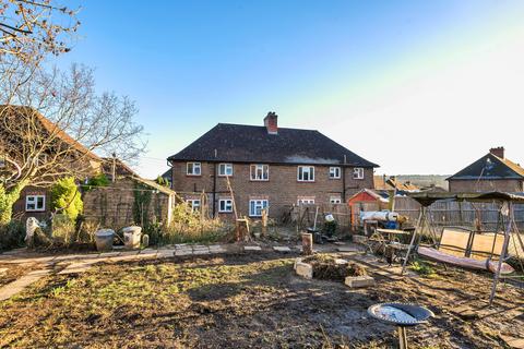 38 Roundhill Way, Guildford, GU2 8HP