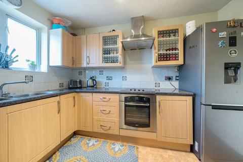 38 Roundhill Way, Guildford, GU2 8HP