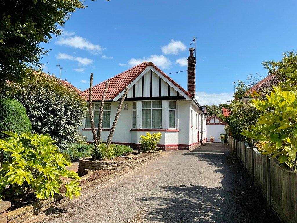 Preston New Road, Southport PR9 2 bed detached bungalow for sale £279,950