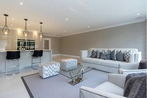 3 bedroom terraced house to rent, Broadoaks Park Road, West Byfleet, Surrey, KT14