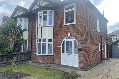 3 bedroom semi-detached house to rent, Boundary Road, Newark, NG24
