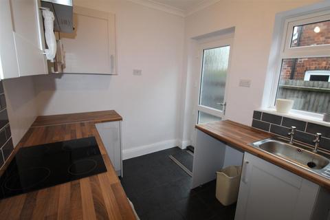 3 bedroom semi-detached house to rent, Boundary Road, Newark, NG24