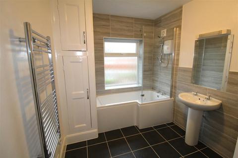 3 bedroom semi-detached house to rent, Boundary Road, Newark, NG24