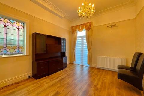 4 bedroom semi-detached house for sale, Liverpool Road, Southport PR8