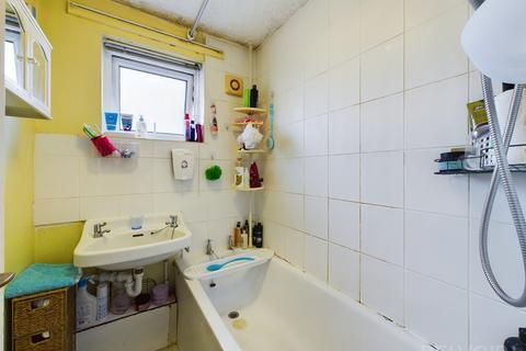 14 Akrotiri Square, Watton, Thetford, IP25 6HY