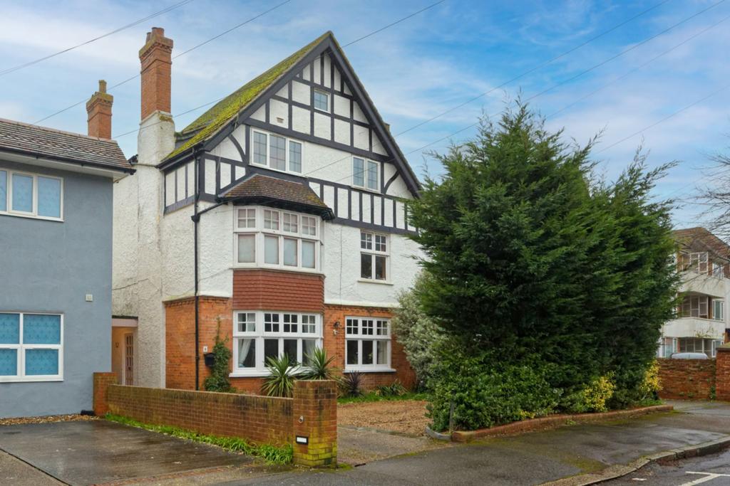 Julian Road, Folkestone, CT19 2 bed apartment for sale £295,000