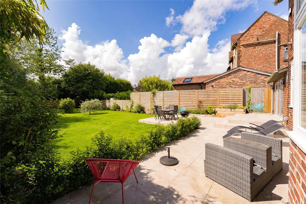 Grange Road, Bowdon, Altrincham, Greater Manchester, WA14 4 bed semi