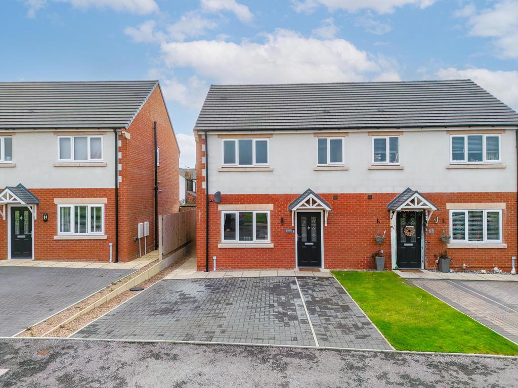 Lower Pilsley S45 3 bed semidetached house for sale £200,000