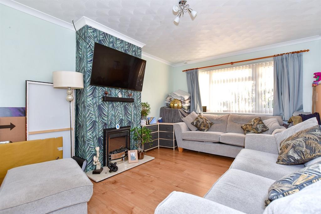 Roberts Road, Snodland, Kent 2 bed semidetached bungalow for sale £350,000