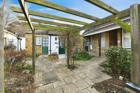 1 bedroom bungalow for sale, Cambridge Road, Southend-on-sea, SS1