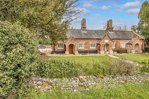 5 bedroom country house for sale - Fakenham Road, East Bilney, Dereham, Norfolk, NR20