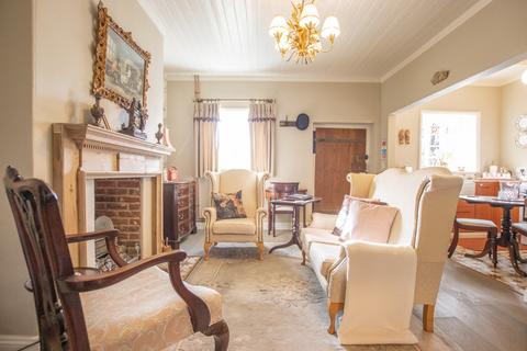 5 bedroom country house for sale - Fakenham Road, East Bilney, Dereham, Norfolk, NR20