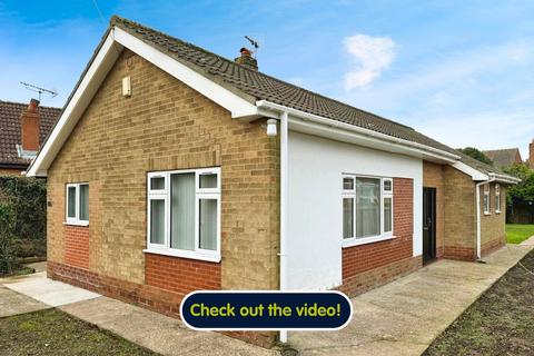 3 bedroom detached bungalow for sale - Chantry Way East, Swanland, North Ferriby,  HU14 3QF