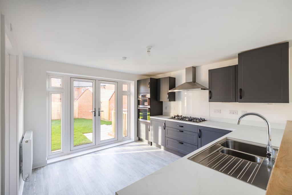 Virginia Drive, Haywards Heath, RH16 4 bed detached house for sale £
