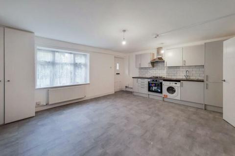 1 bedroom ground floor flat to rent, Woodhill, Woolwich, London, SE18