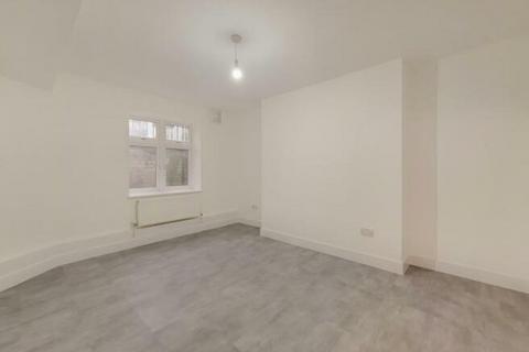 1 bedroom ground floor flat to rent, Woodhill, Woolwich, London, SE18