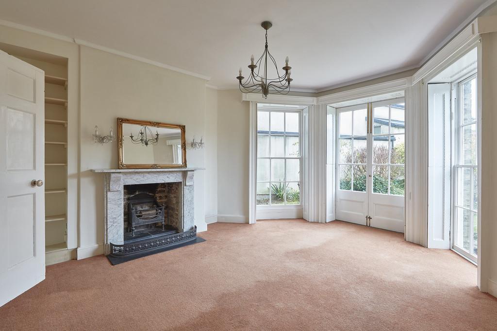 Mill Hill, Newmarket CB8 4 bed semidetached house £500,000