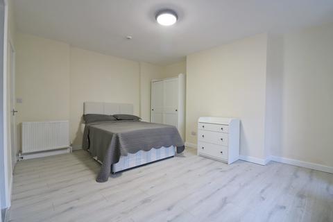 Studio to rent, The Grove,  Ealing, W5