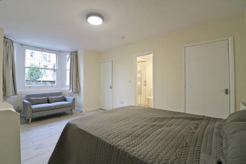 Studio to rent, The Grove,  Ealing, W5