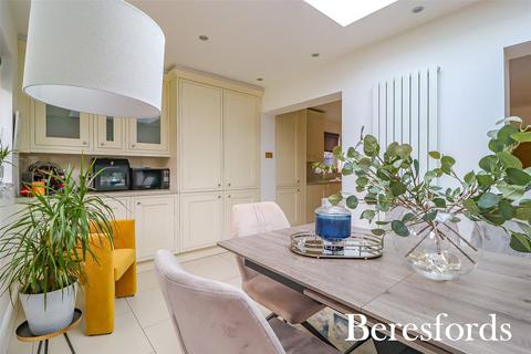 29 Cranham Gardens, Upminster, RM14 1JG
