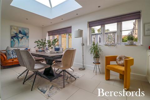 29 Cranham Gardens, Upminster, RM14 1JG
