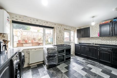 1b Broadlea Avenue, Leeds, LS13 2TA
