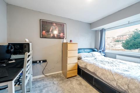 1b Broadlea Avenue, Leeds, LS13 2TA
