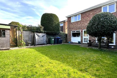 4 Fieldway, Bovingdon, Hemel Hempstead, HP3 0EY