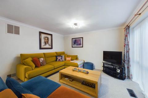 4 Fieldway, Bovingdon, Hemel Hempstead, HP3 0EY