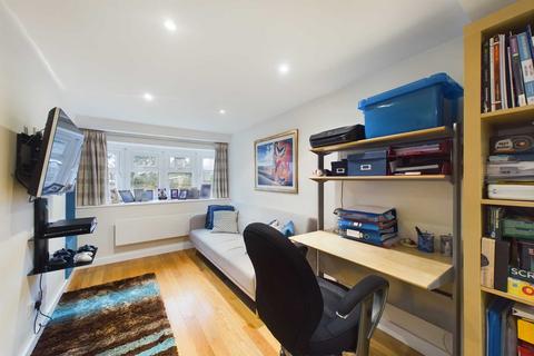 4 Fieldway, Bovingdon, Hemel Hempstead, HP3 0EY