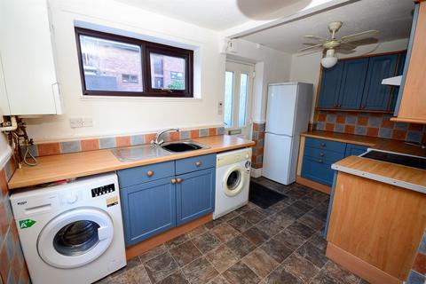 3 bedroom end of terrace house for sale, St. James Court, Gateshead