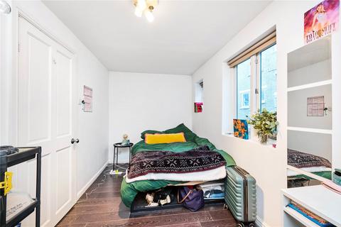 3 bedroom flat for sale, Munster Road, London, SW6