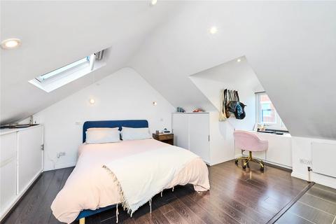 3 bedroom flat for sale, Munster Road, London, SW6