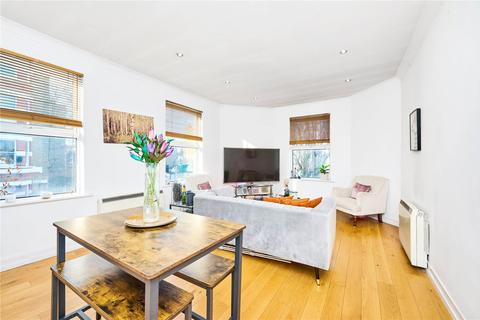 3 bedroom flat for sale, Munster Road, London, SW6