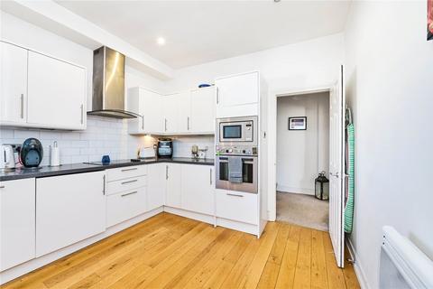 3 bedroom flat for sale, Munster Road, London, SW6