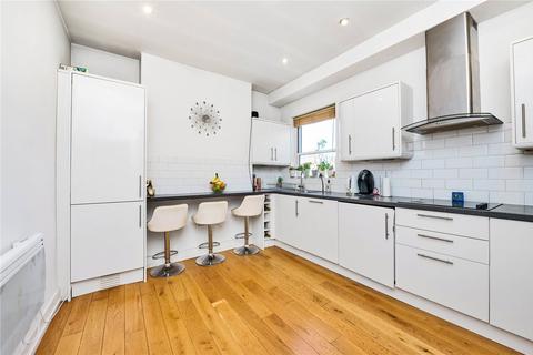 3 bedroom flat for sale, Munster Road, London, SW6