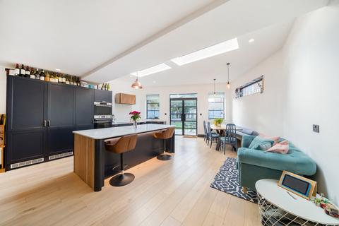 151 Latchmere Lane, Kingston Upon Thames, KT2 5NX
