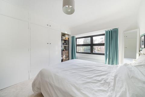 151 Latchmere Lane, Kingston Upon Thames, KT2 5NX