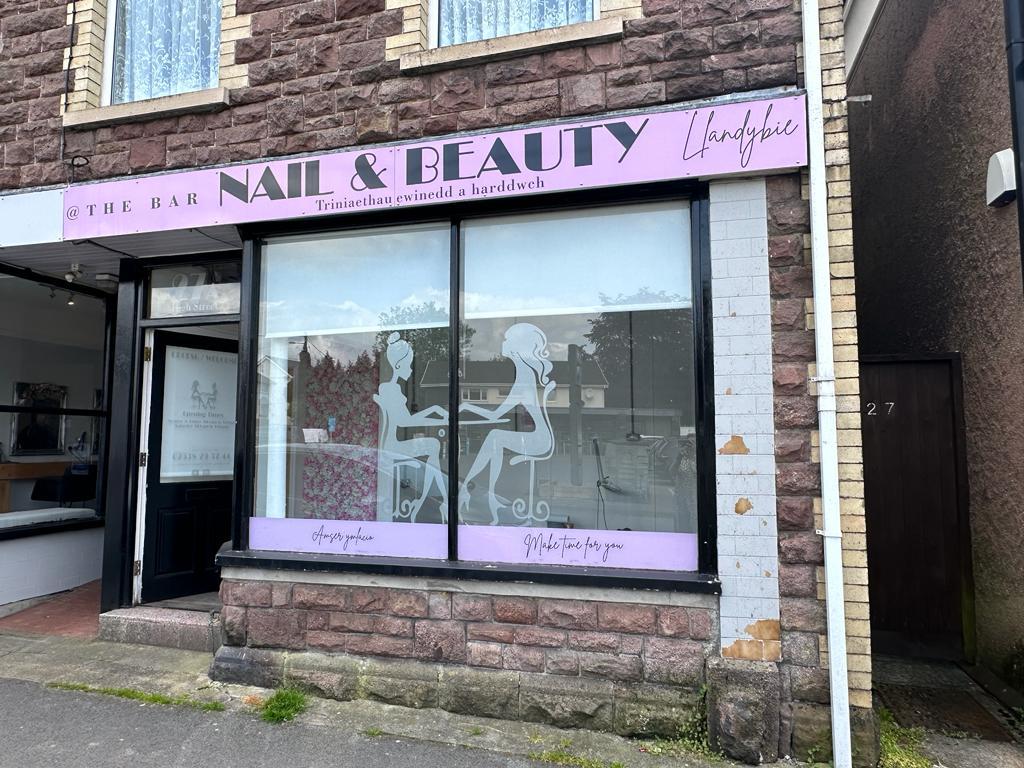 High Street, Llandybie SA18 Property to rent £325 pcm (£75 pw)