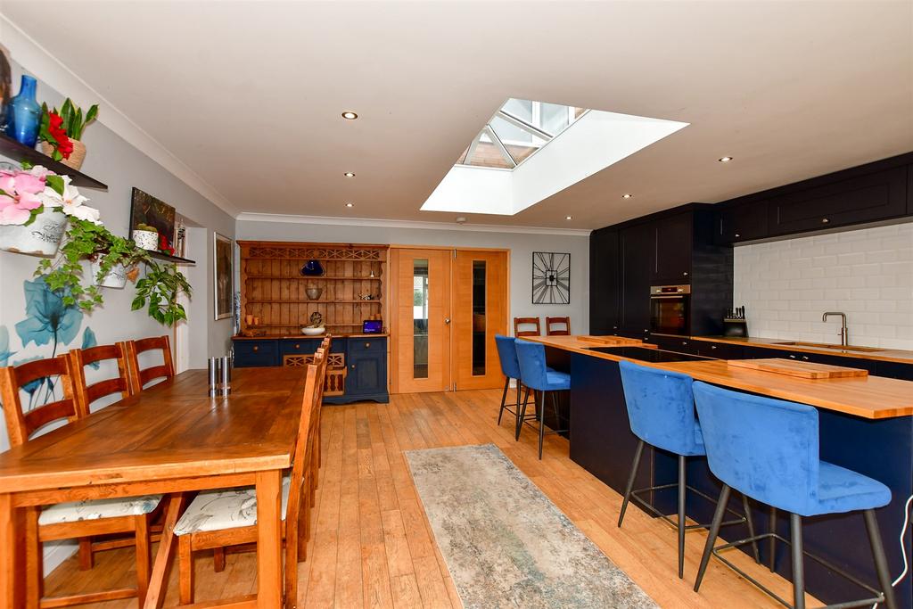 Daryngton Avenue, Birchington, Kent 5 bed detached house for sale £
