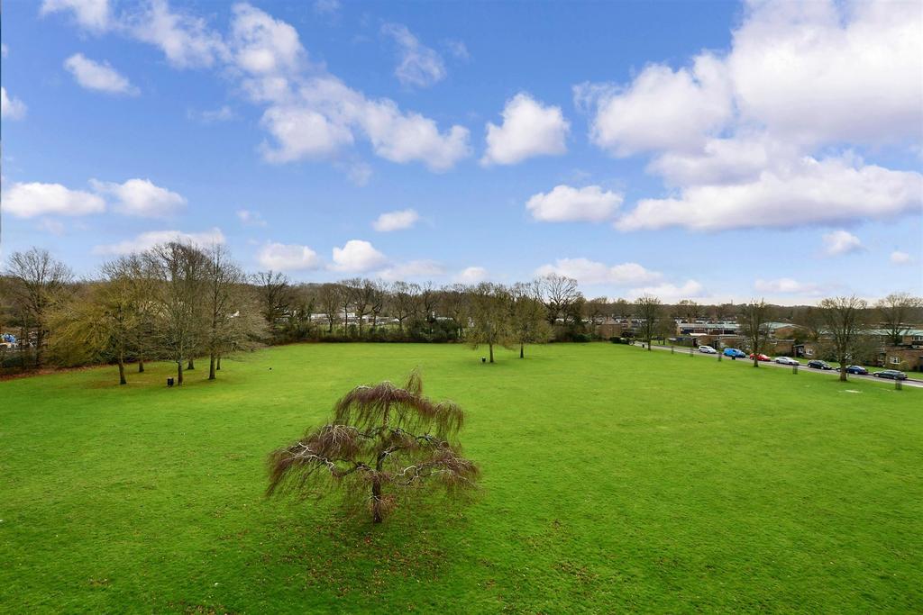 Hailey Place, Cranleigh, Surrey 2 bed for sale £225,000