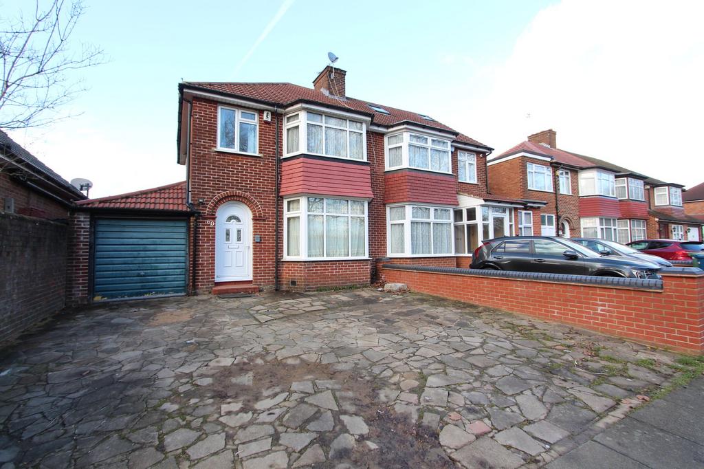 Crowshott Avenue, Stanmore, HA7 3 bed semidetached house £2,350 pcm