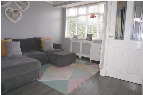 79 Ashby Avenue, Chessington, KT9 2BT